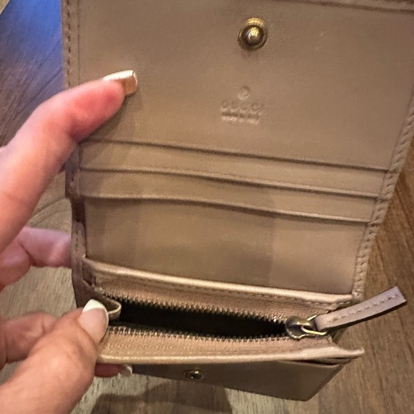 Gucci Double G Logo Calfskin Compact Wallet - Picture 13 of 13